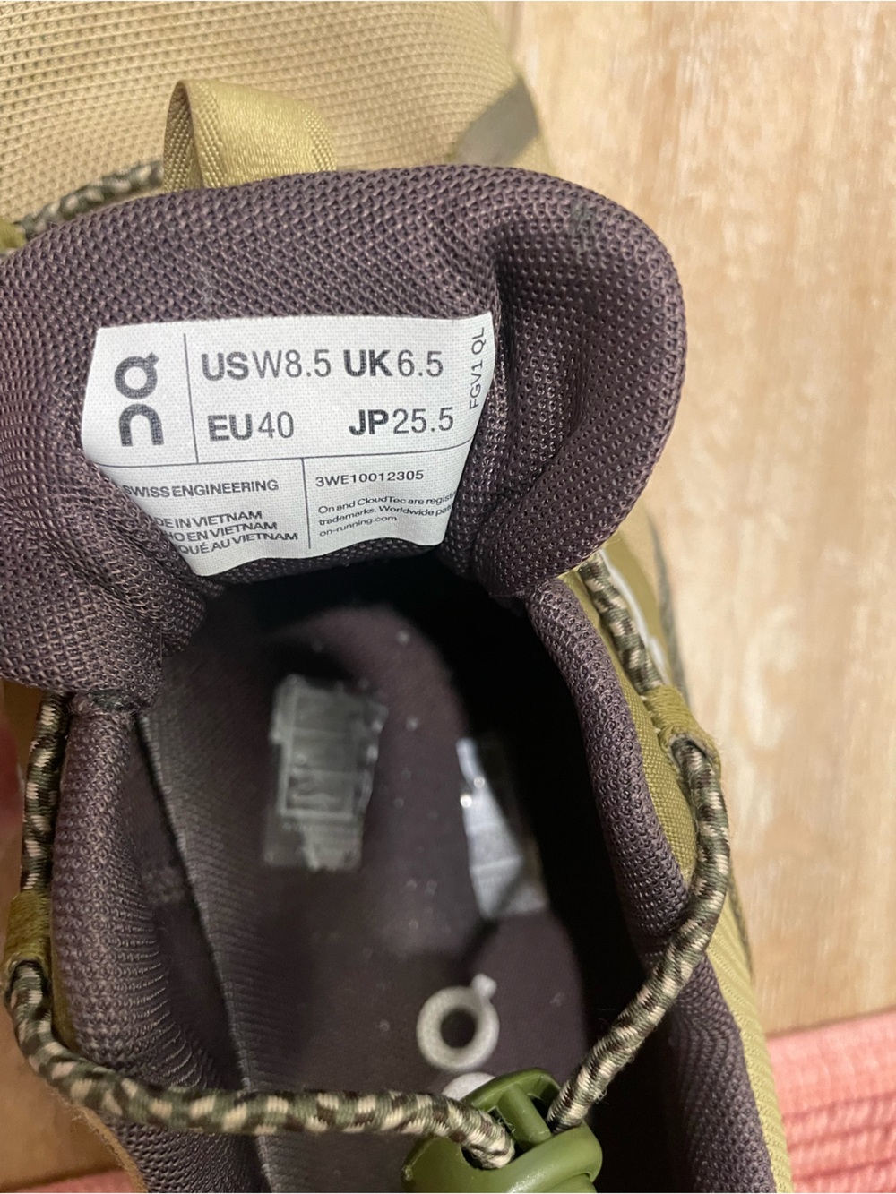 On Running Women's Cloudhorizon Hiking Shoe - Picture 2 of 12